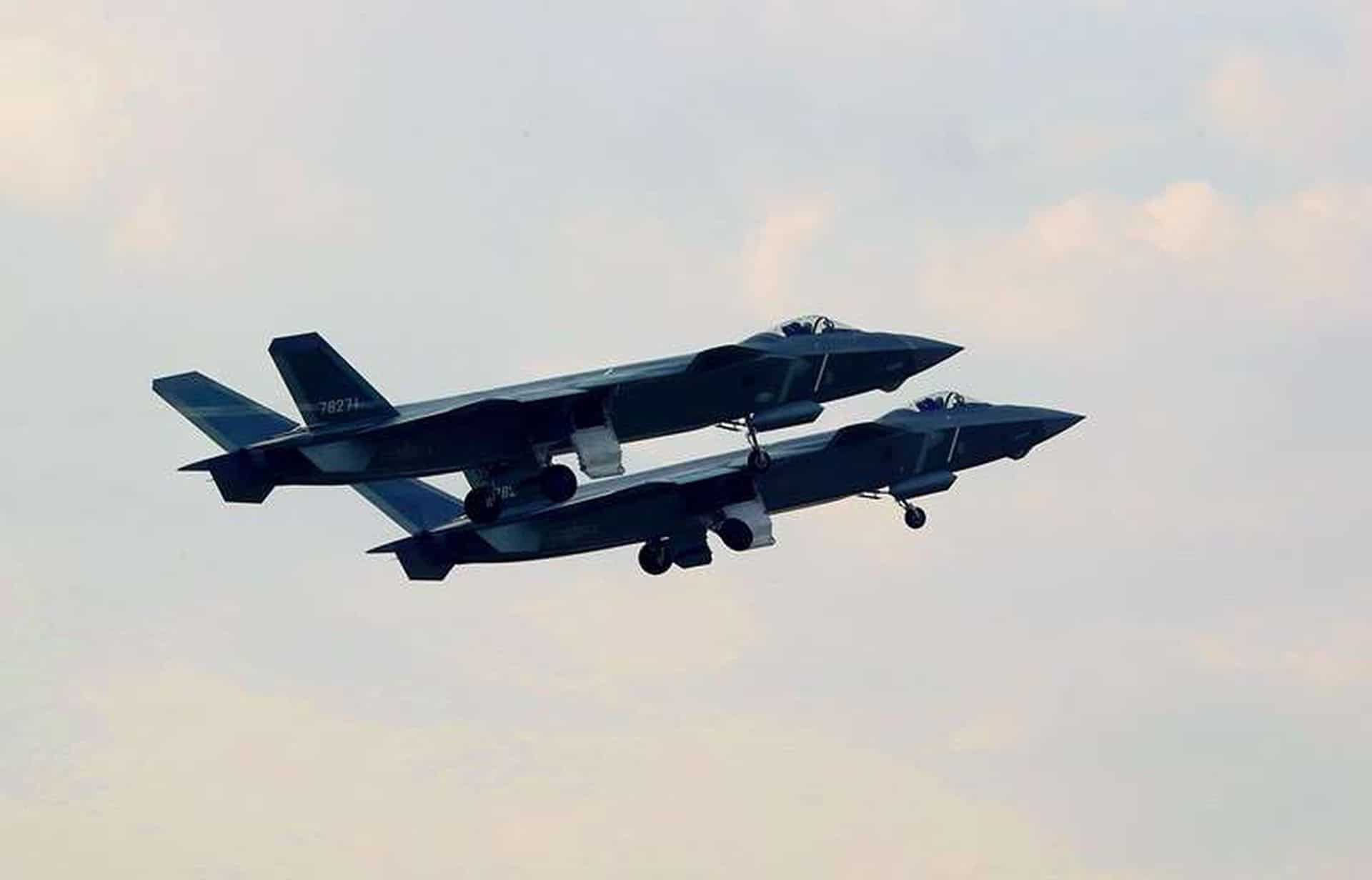 Tiêm kích tàng hình J-20 Trung Quốc: Đáng thất vọng, chưa đủ tuổi để dọa F-22 và F-35 Mỹ - Ảnh 2. Tiêm kích tàng hình J-20 Trung Quốc: Đáng thất vọng, chưa đủ tuổi để dọa F-22 và F-35 Mỹ - Ảnh 2.