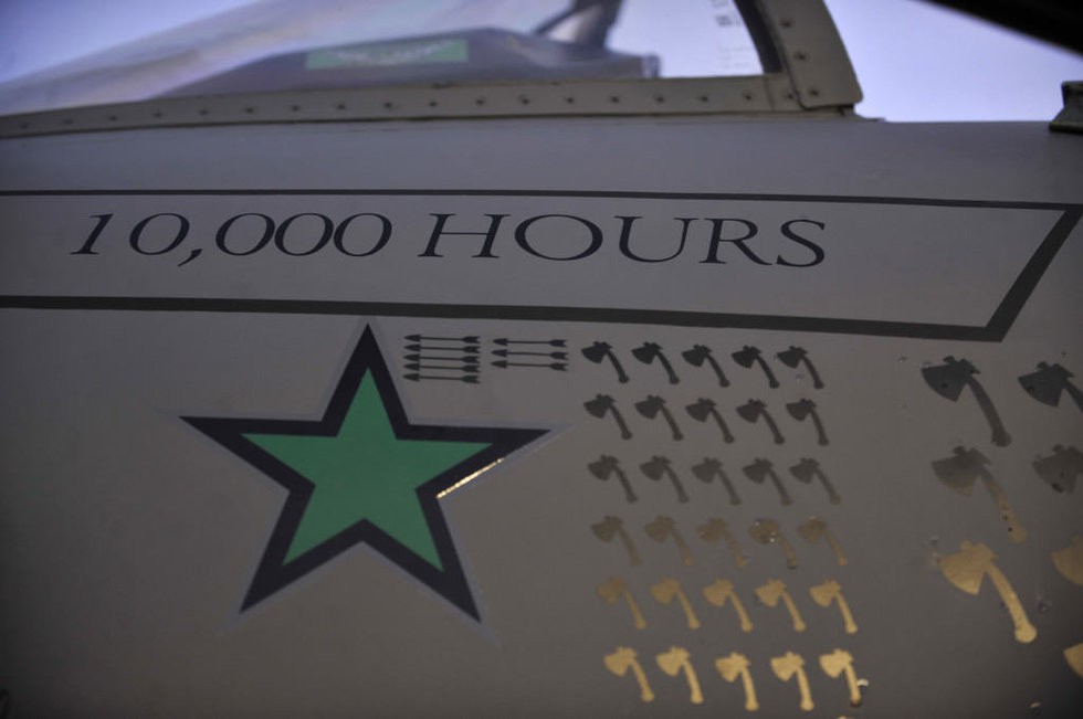 Tiêm kích F-15E lập chiến công hy hữu, thả bom trúng trực thăng đang bay: Chưa từng có - Ảnh 1. Tiêm kích F-15E lập chiến công hy hữu, thả bom trúng trực thăng đang bay: Chưa từng có - Ảnh 1.