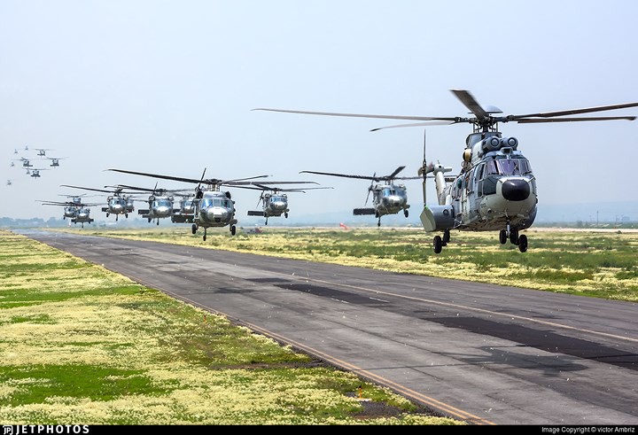 Ảnh: Sức mạnh của trực thăng vận tải chiến thuật tầm xa EC-725 Caracal - Ảnh 10. Ảnh: Sức mạnh của trực thăng vận tải chiến thuật tầm xa EC-725 Caracal - Ảnh 10.