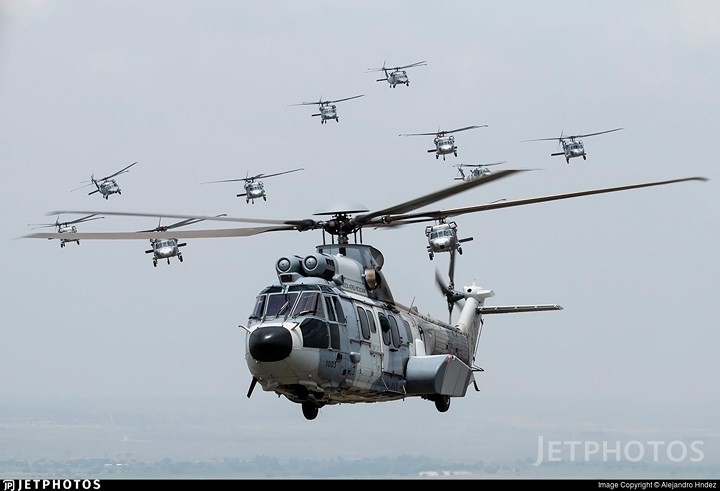 Ảnh: Sức mạnh của trực thăng vận tải chiến thuật tầm xa EC-725 Caracal - Ảnh 11. Ảnh: Sức mạnh của trực thăng vận tải chiến thuật tầm xa EC-725 Caracal - Ảnh 11.