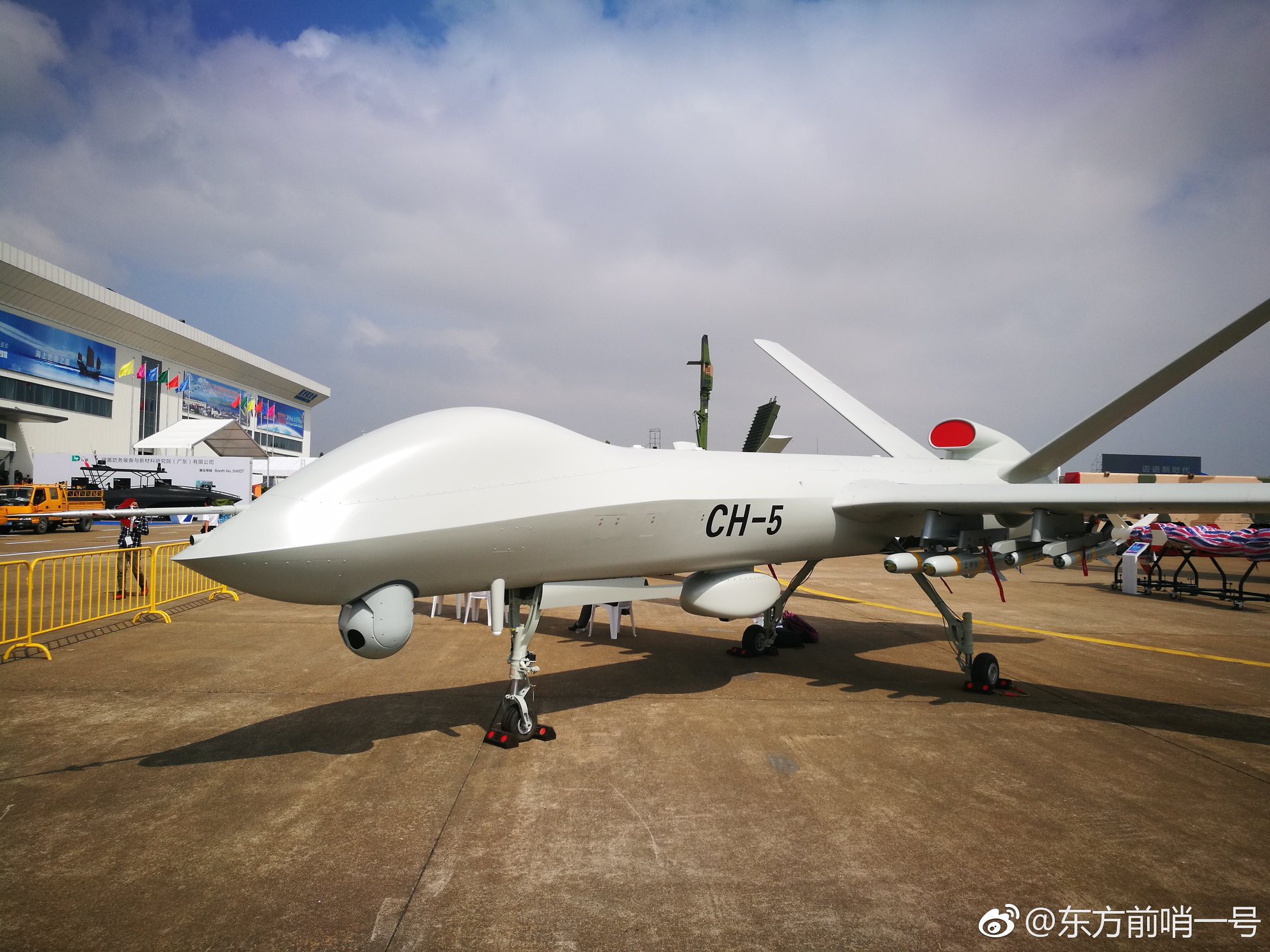 Vì sao tiêm kích hạng nặng Trung Quốc hoàn toàn vắng bóng tại Zhuhai Airshow 2018? - Ảnh 3. Vì sao tiêm kích hạng nặng Trung Quốc hoàn toàn vắng bóng tại Zhuhai Airshow 2018? - Ảnh 3.