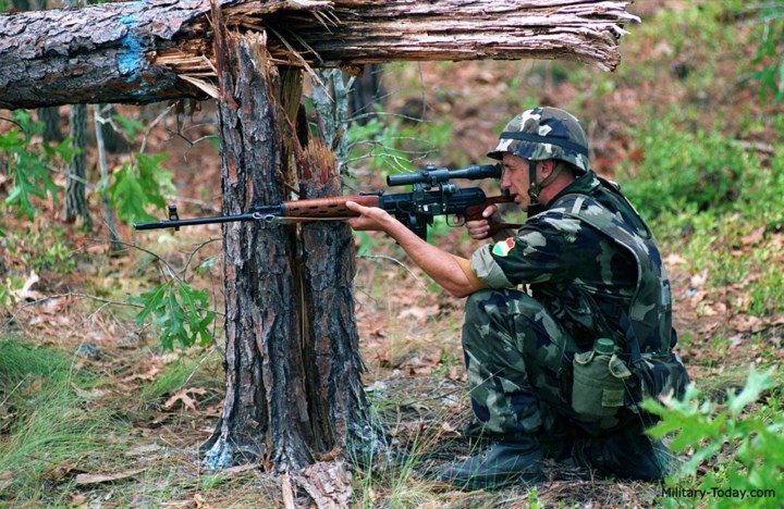 Sức mạnh súng trường bắn tỉa huyền thoại Dragunov SVD của Nga - Ảnh 2. Sức mạnh súng trường bắn tỉa huyền thoại Dragunov SVD của Nga - Ảnh 2.
