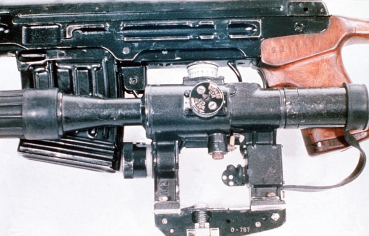 Sức mạnh súng trường bắn tỉa huyền thoại Dragunov SVD của Nga - Ảnh 5. Sức mạnh súng trường bắn tỉa huyền thoại Dragunov SVD của Nga - Ảnh 5.
