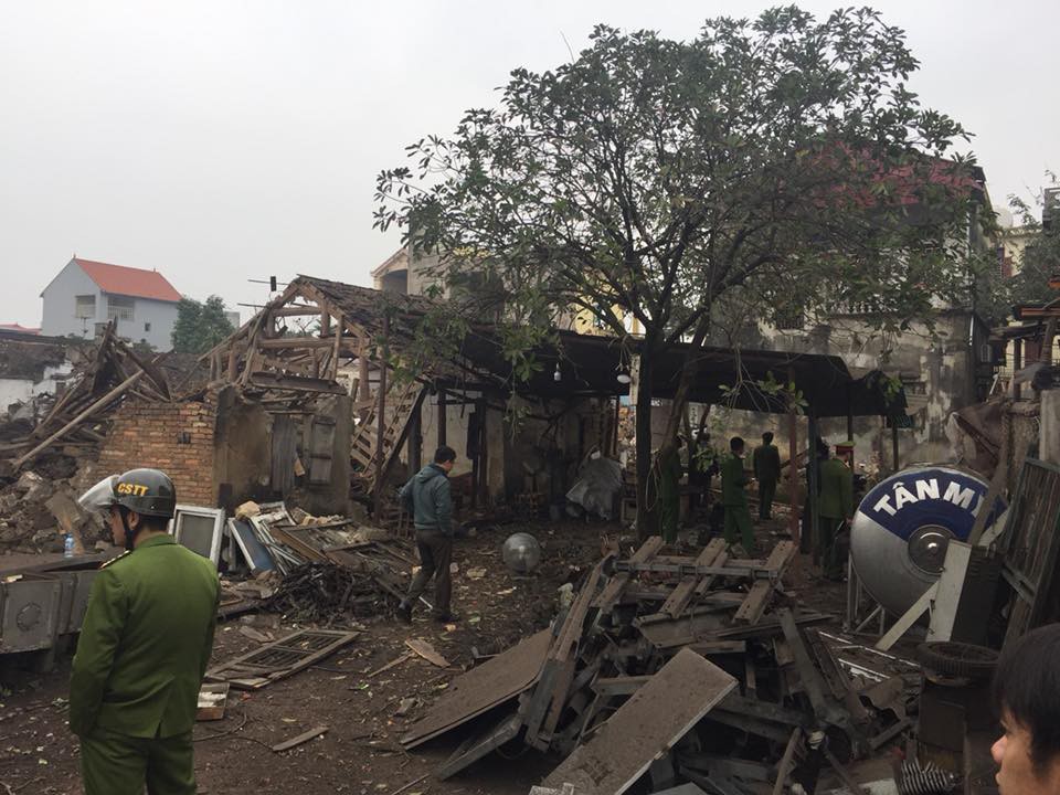 Hiện trường vụ nổ làm 2 người chết, 7 người bị thương, nhiều nhà dân bị tốc mái - Ảnh 1. Hiện trường vụ nổ làm 2 người chết, 7 người bị thương, nhiều nhà dân bị tốc mái - Ảnh 1.