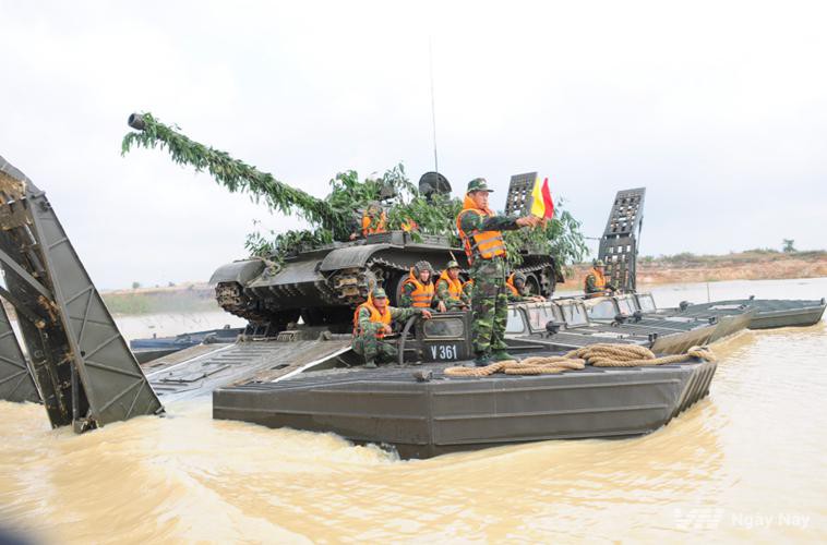 Bạn đồng hành như hình với bóng của xe tăng Việt Nam: Từ T-54 tới T-90 - Ảnh 1. Bạn đồng hành như hình với bóng của xe tăng Việt Nam: Từ T-54 tới T-90 - Ảnh 1.
