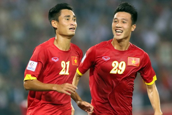 AFF Cup 2018, Đội tuyển Việt Nam, tiền vệ nguyễn huy hùng