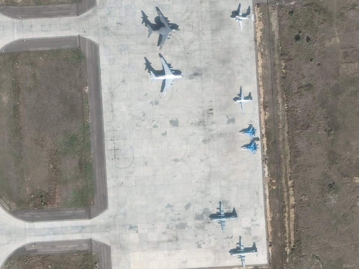 Su-35 Nga bảo vệ máy bay vận tải hạng nặng lập cầu hàng không: Vũ khí ùn ùn đổ vào Syria? - Ảnh 6. Su-35 Nga bảo vệ máy bay vận tải hạng nặng lập cầu hàng không: Vũ khí ùn ùn đổ vào Syria? - Ảnh 6.