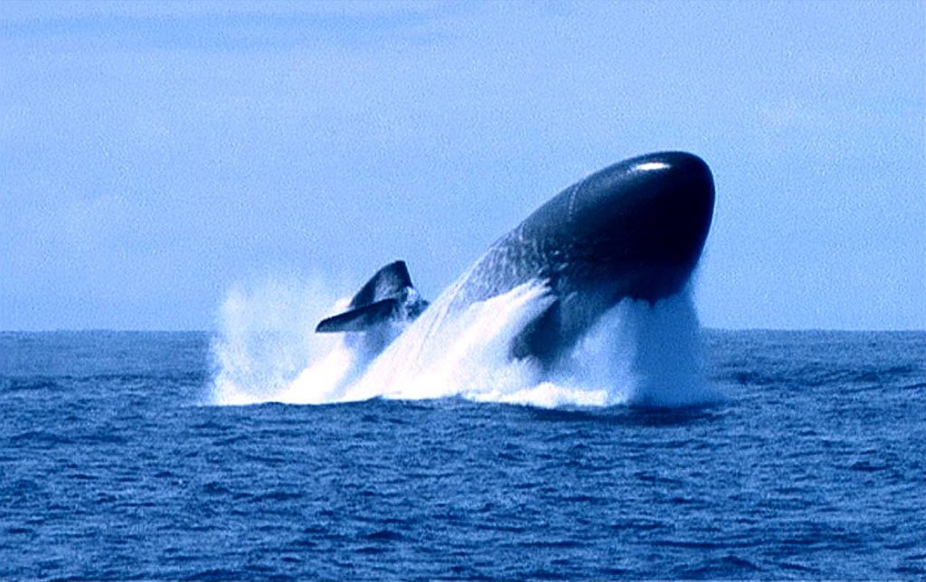 Hình ảnh hiếm về tàu ngầm Kilo 636 VN: Khoang vũ khí và hành trình rẽ sóng trên mặt nước - Ảnh 2. Hình ảnh hiếm về tàu ngầm Kilo 636 VN: Khoang vũ khí và hành trình rẽ sóng trên mặt nước - Ảnh 2.