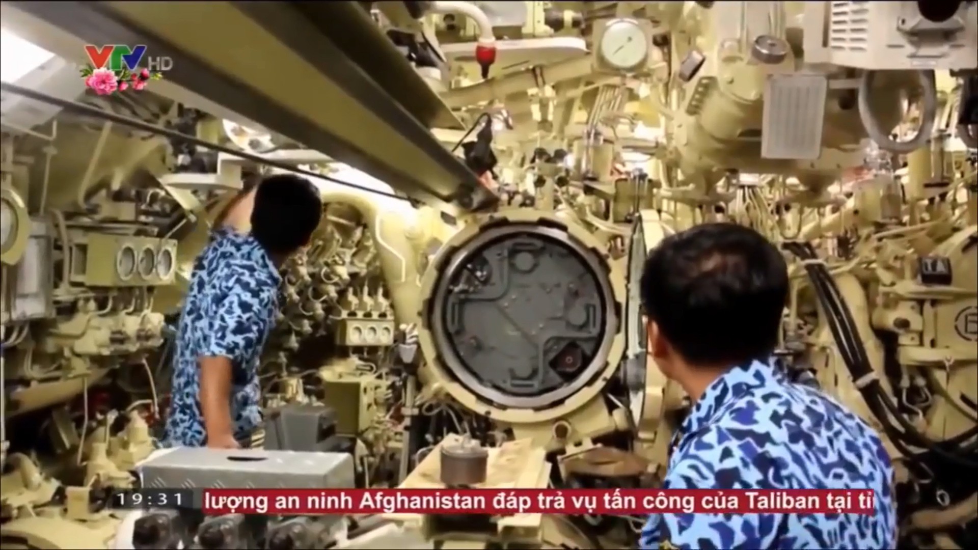 Hình ảnh hiếm về tàu ngầm Kilo 636 VN: Khoang vũ khí và hành trình rẽ sóng trên mặt nước - Ảnh 3. Hình ảnh hiếm về tàu ngầm Kilo 636 VN: Khoang vũ khí và hành trình rẽ sóng trên mặt nước - Ảnh 3.