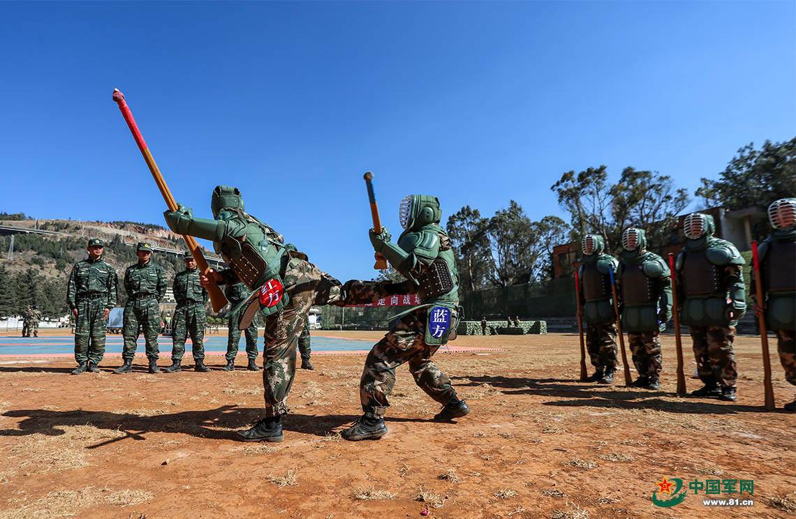 Khốc liệt bài tập đối kháng của Cảnh sát vũ trang Trung Quốc - Ảnh 4. Khốc liệt bài tập đối kháng của Cảnh sát vũ trang Trung Quốc - Ảnh 4.