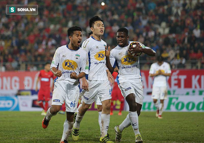 Tại sao Xuân Trường ăn mừng siêu phẩm bằng gương mặt lạnh lùng và động tác hãy im lặng? - Ảnh 1.