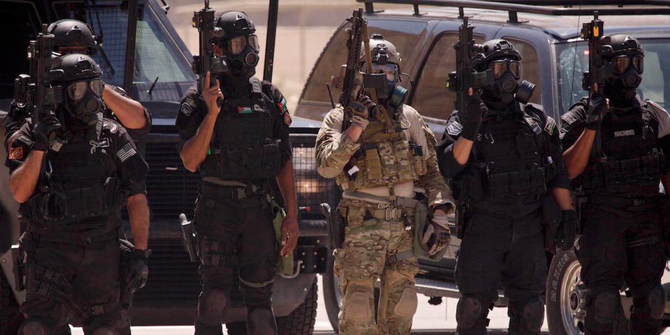 Đột kích lò đào tạo đặc nhiệm tinh nhuệ cho cả thế giới - Ảnh 11. Đột kích lò đào tạo đặc nhiệm tinh nhuệ cho cả thế giới - Ảnh 11.