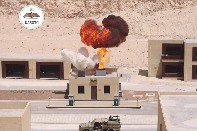 Đột kích lò đào tạo đặc nhiệm tinh nhuệ cho cả thế giới - Ảnh 4. Đột kích lò đào tạo đặc nhiệm tinh nhuệ cho cả thế giới - Ảnh 4.