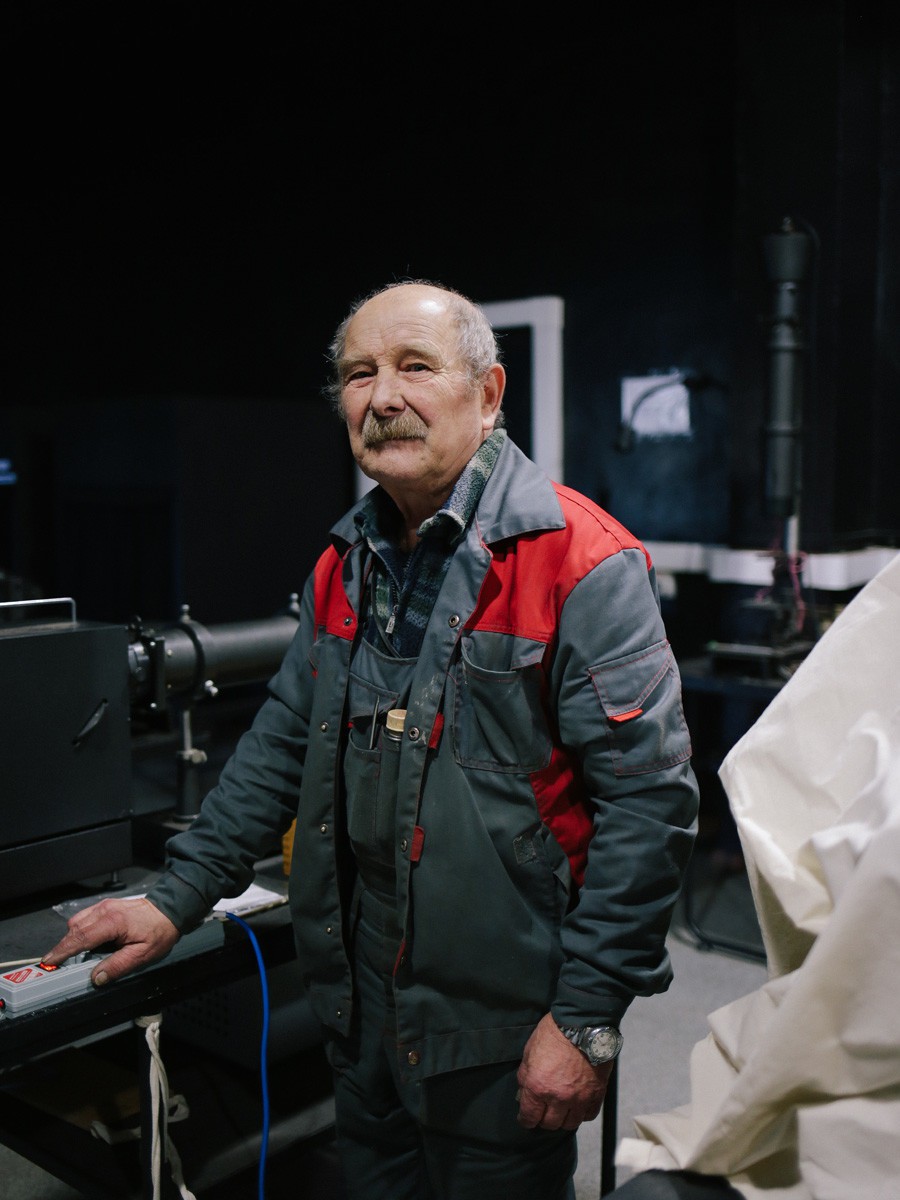 Thăm xưởng cải lão hoàn đồng giúp xe tăng T-80 Nga miễn nhiễm với băng tuyết - Ảnh 5. Thăm xưởng cải lão hoàn đồng giúp xe tăng T-80 Nga miễn nhiễm với băng tuyết - Ảnh 5.