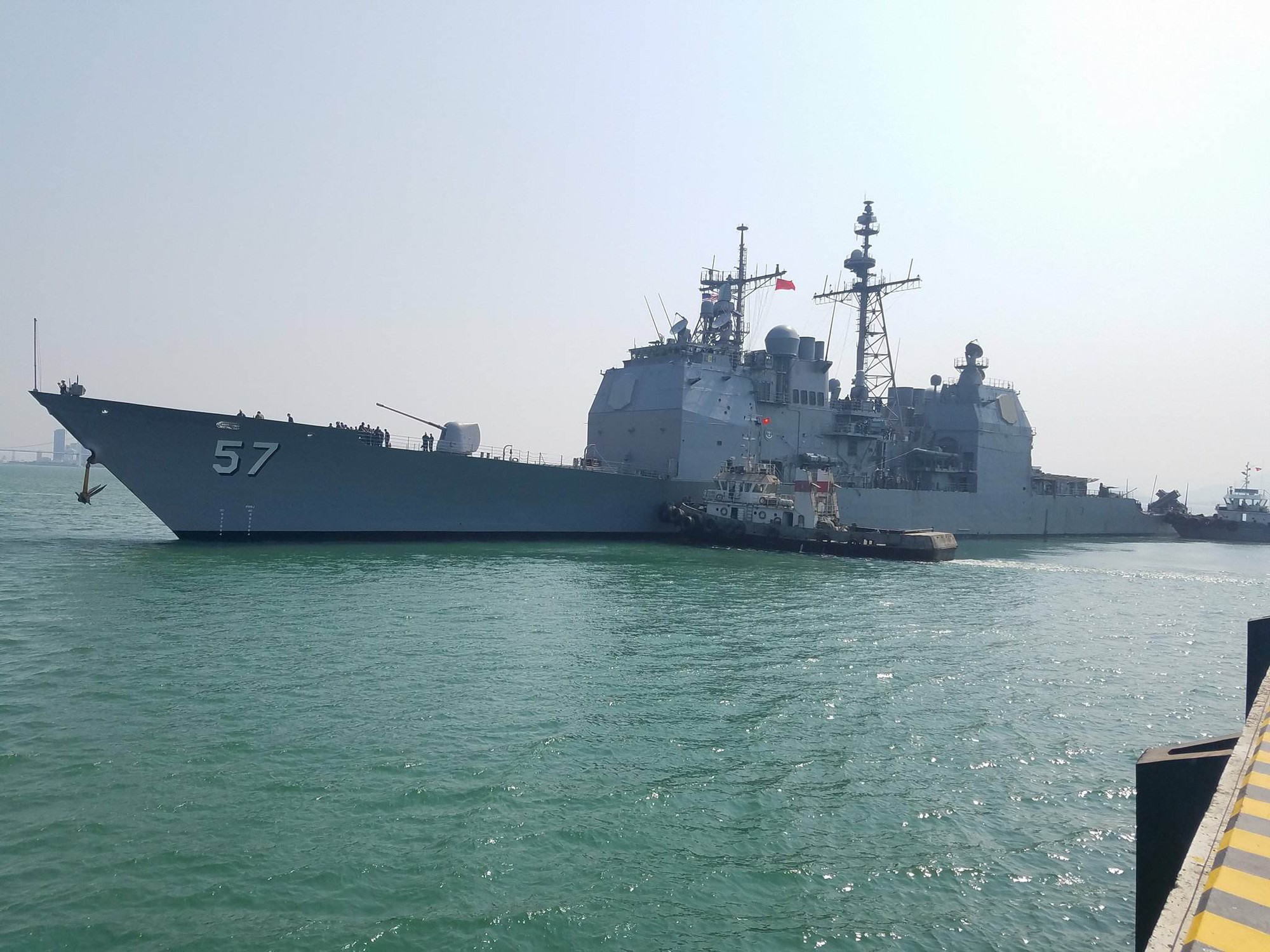 Tàu sân bay Mỹ và nhóm tàu hộ tống thả neo tại Đà Nẵng - Ảnh 12. Tàu sân bay Mỹ và nhóm tàu hộ tống thả neo tại Đà Nẵng - Ảnh 12.