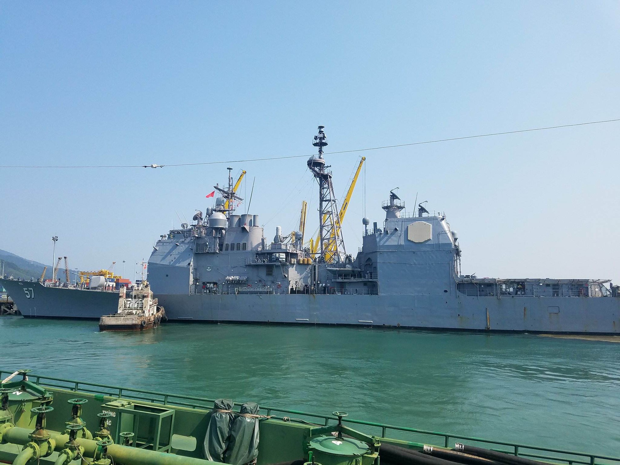 Tàu sân bay Mỹ và nhóm tàu hộ tống thả neo tại Đà Nẵng - Ảnh 13. Tàu sân bay Mỹ và nhóm tàu hộ tống thả neo tại Đà Nẵng - Ảnh 13.
