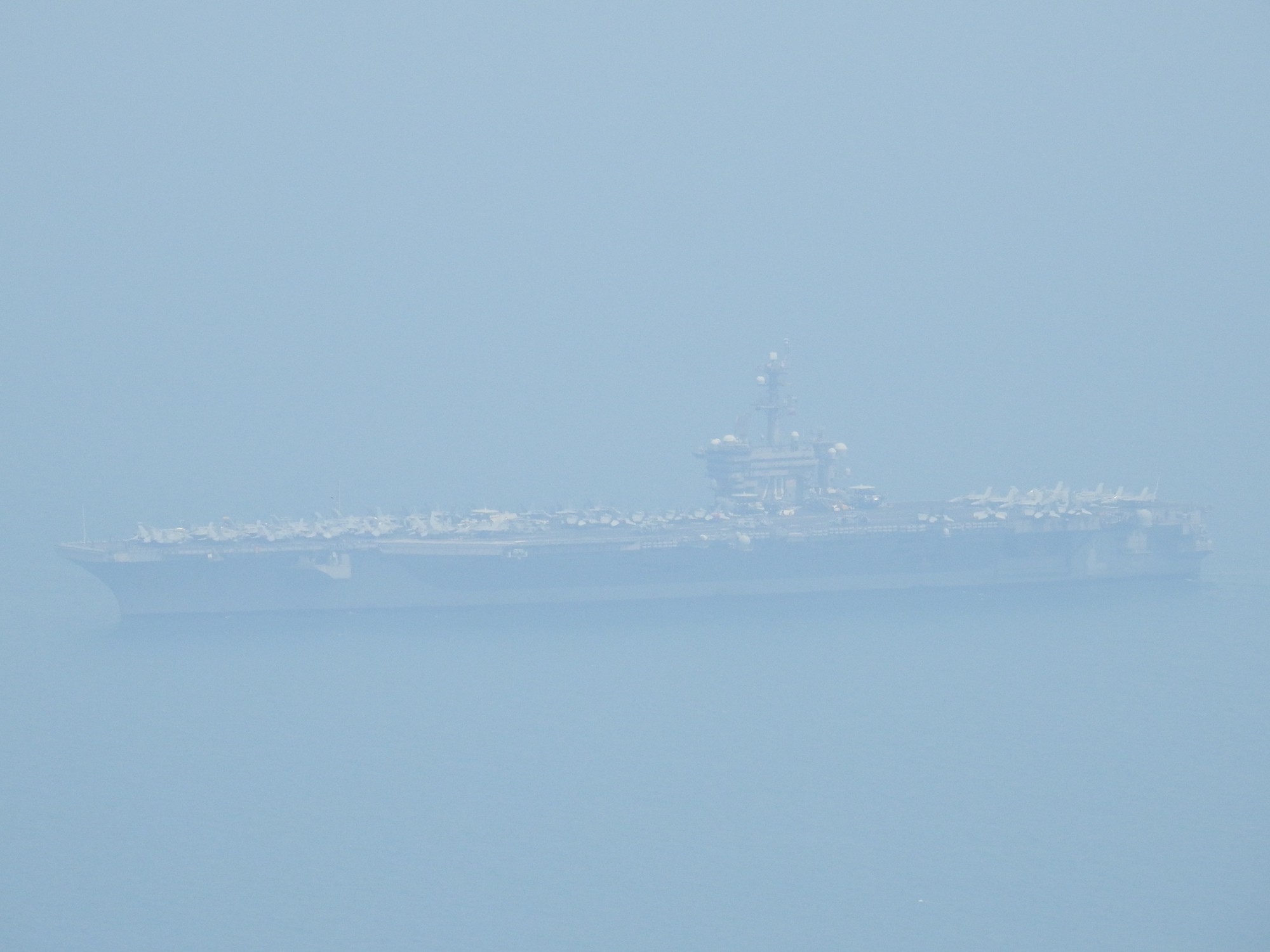 Tàu sân bay Mỹ và nhóm tàu hộ tống thả neo tại Đà Nẵng - Ảnh 29. Tàu sân bay Mỹ và nhóm tàu hộ tống thả neo tại Đà Nẵng - Ảnh 29.