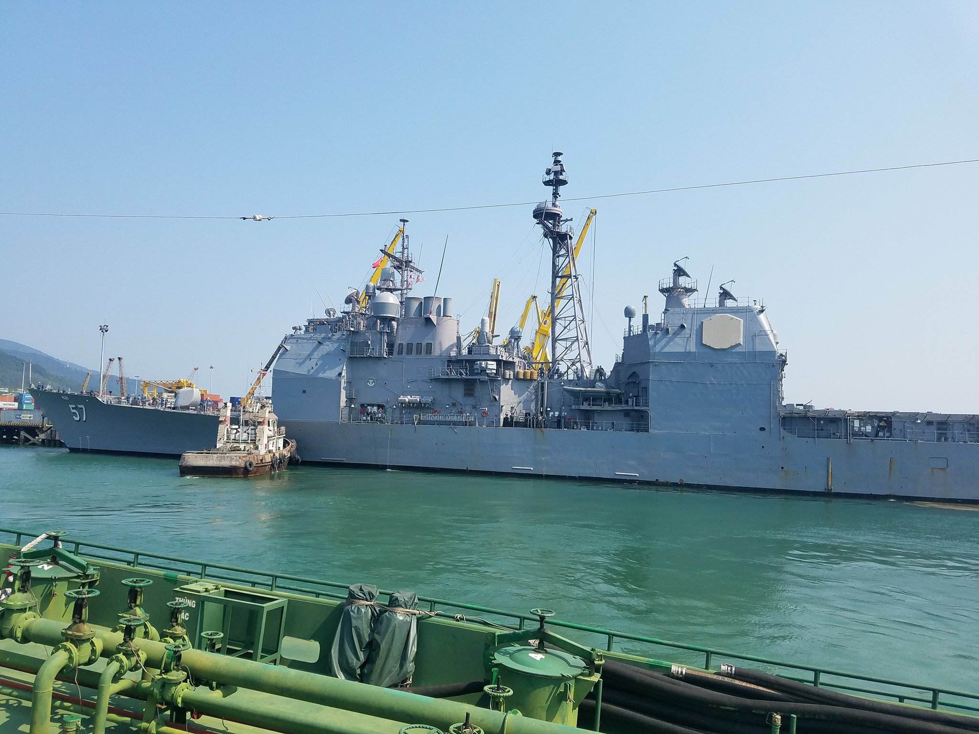 Tàu sân bay Mỹ và nhóm tàu hộ tống thả neo tại Đà Nẵng - Ảnh 15. Tàu sân bay Mỹ và nhóm tàu hộ tống thả neo tại Đà Nẵng - Ảnh 15.