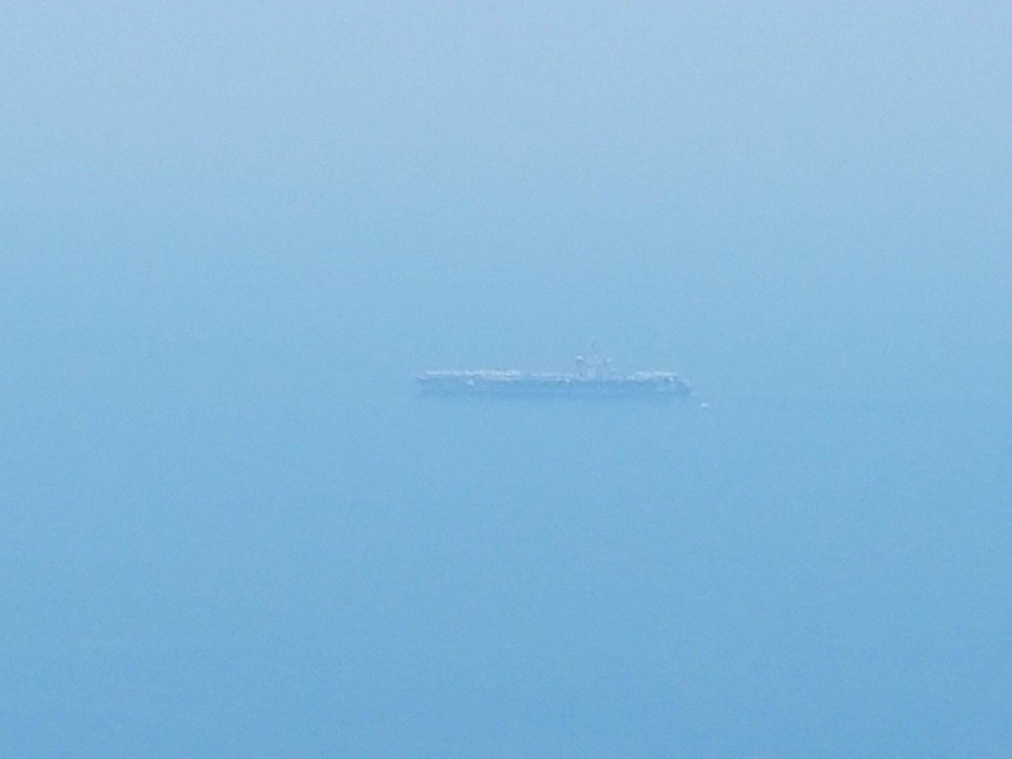 Tàu sân bay Mỹ và nhóm tàu hộ tống thả neo tại Đà Nẵng - Ảnh 28. Tàu sân bay Mỹ và nhóm tàu hộ tống thả neo tại Đà Nẵng - Ảnh 28.