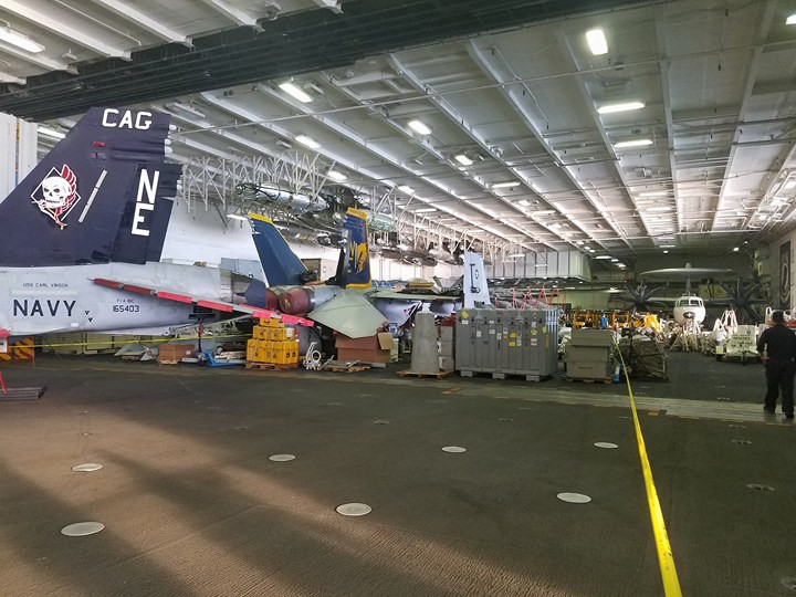 Dàn máy bay khủng trên tàu sân bay Mỹ USS Carl Vinson ở Đà Nẵng: Có treo vũ khí không? - Ảnh 8. Dàn máy bay khủng trên tàu sân bay Mỹ USS Carl Vinson ở Đà Nẵng: Có treo vũ khí không? - Ảnh 8.