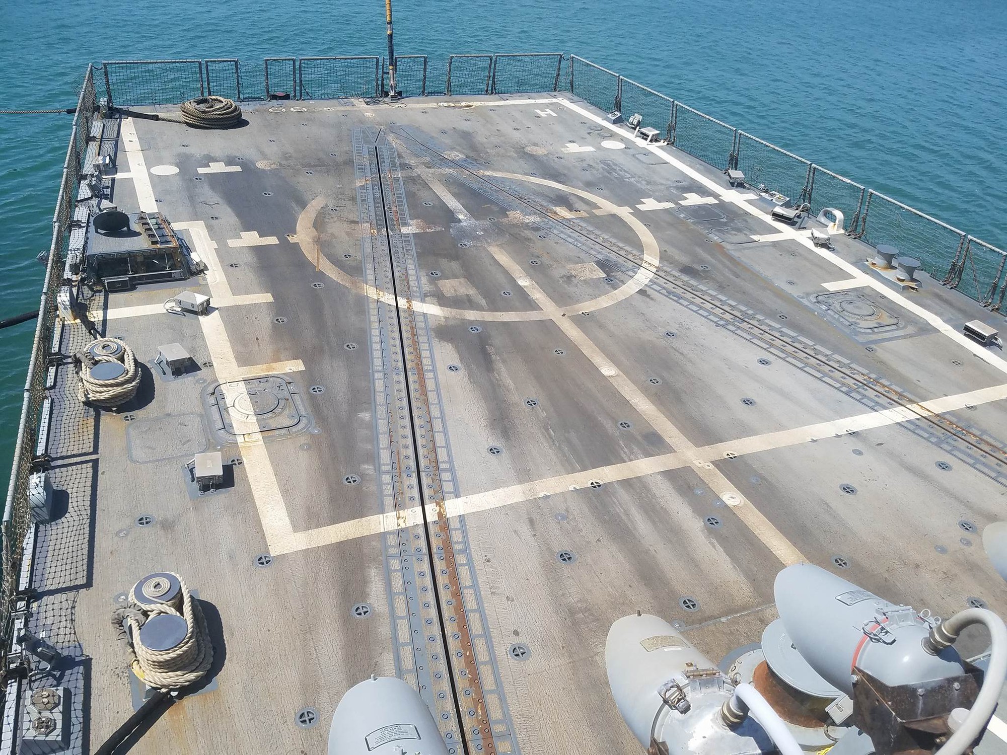 Mục kích dàn vũ khí biểu tượng cho sức mạnh Mỹ trên tàu khu trục USS Wayne E. Meyer - Ảnh 9. Mục kích dàn vũ khí biểu tượng cho sức mạnh Mỹ trên tàu khu trục USS Wayne E. Meyer - Ảnh 9.