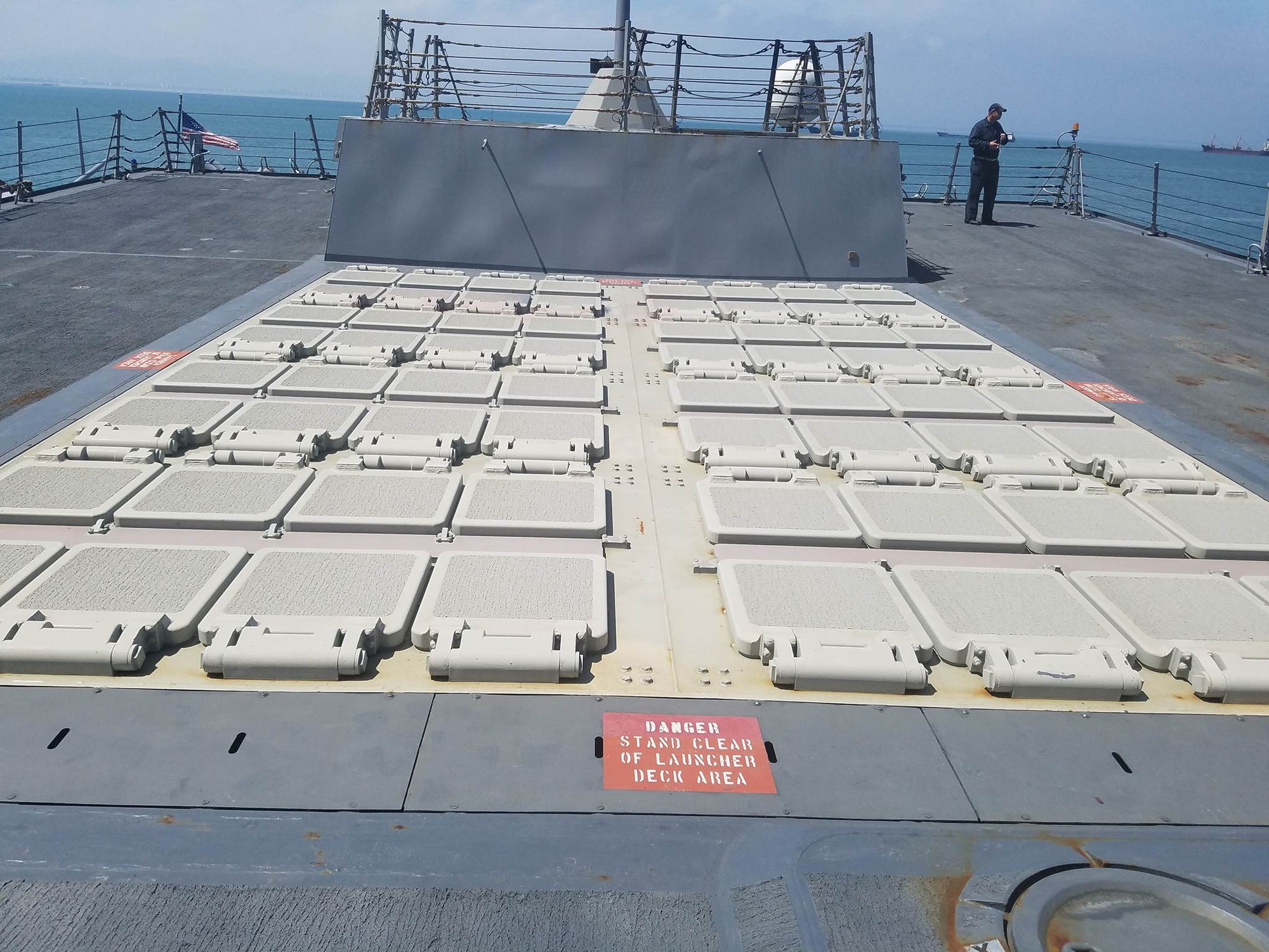 Mục kích dàn vũ khí biểu tượng cho sức mạnh Mỹ trên tàu khu trục USS Wayne E. Meyer - Ảnh 13. Mục kích dàn vũ khí biểu tượng cho sức mạnh Mỹ trên tàu khu trục USS Wayne E. Meyer - Ảnh 13.