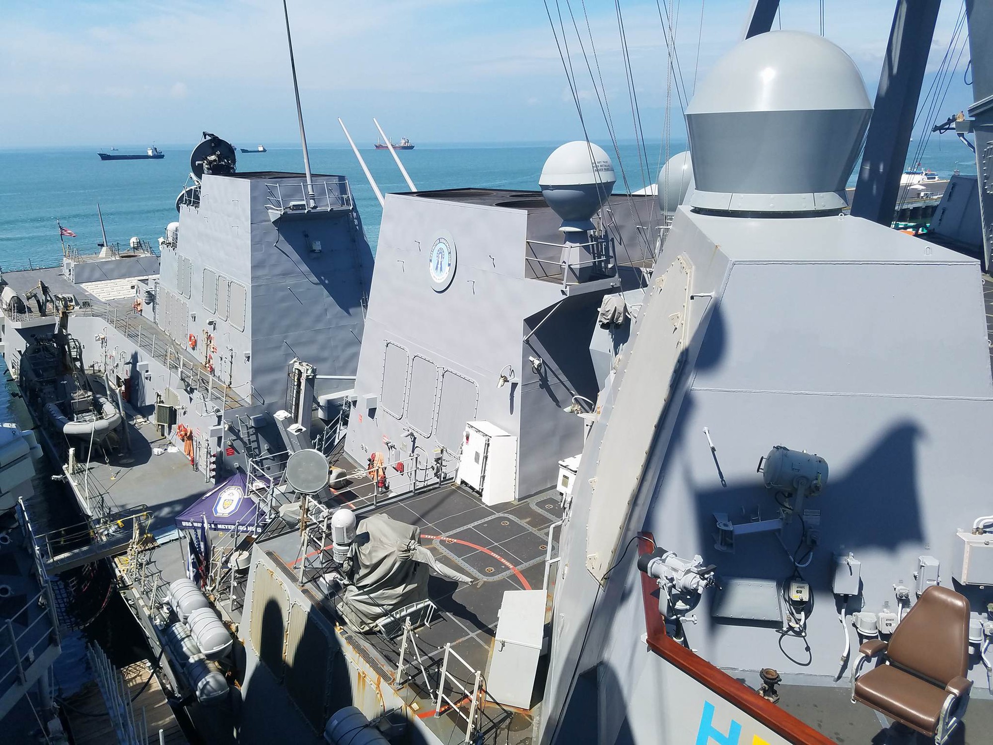 Mục kích dàn vũ khí biểu tượng cho sức mạnh Mỹ trên tàu khu trục USS Wayne E. Meyer - Ảnh 11. Mục kích dàn vũ khí biểu tượng cho sức mạnh Mỹ trên tàu khu trục USS Wayne E. Meyer - Ảnh 11.