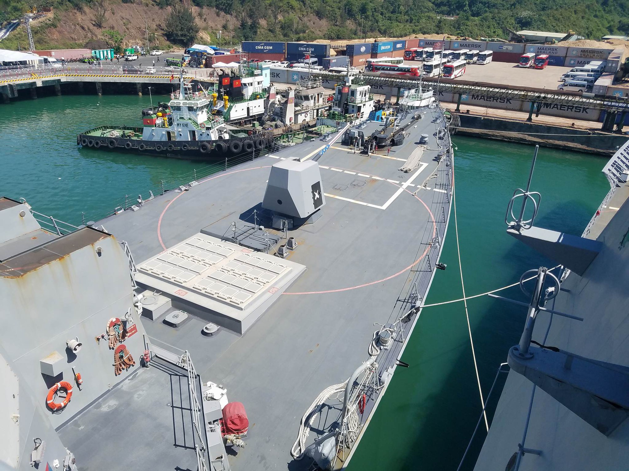 Mục kích dàn vũ khí biểu tượng cho sức mạnh Mỹ trên tàu khu trục USS Wayne E. Meyer - Ảnh 21. Mục kích dàn vũ khí biểu tượng cho sức mạnh Mỹ trên tàu khu trục USS Wayne E. Meyer - Ảnh 21.