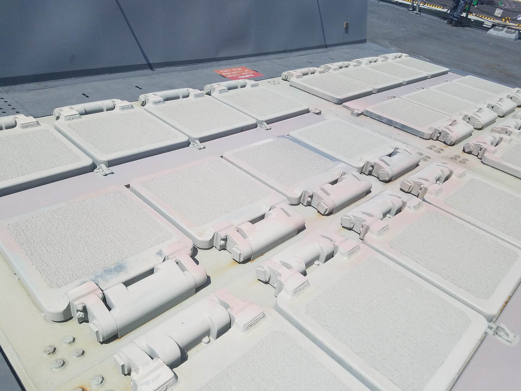 Mục kích dàn vũ khí biểu tượng cho sức mạnh Mỹ trên tàu khu trục USS Wayne E. Meyer - Ảnh 14. Mục kích dàn vũ khí biểu tượng cho sức mạnh Mỹ trên tàu khu trục USS Wayne E. Meyer - Ảnh 14.