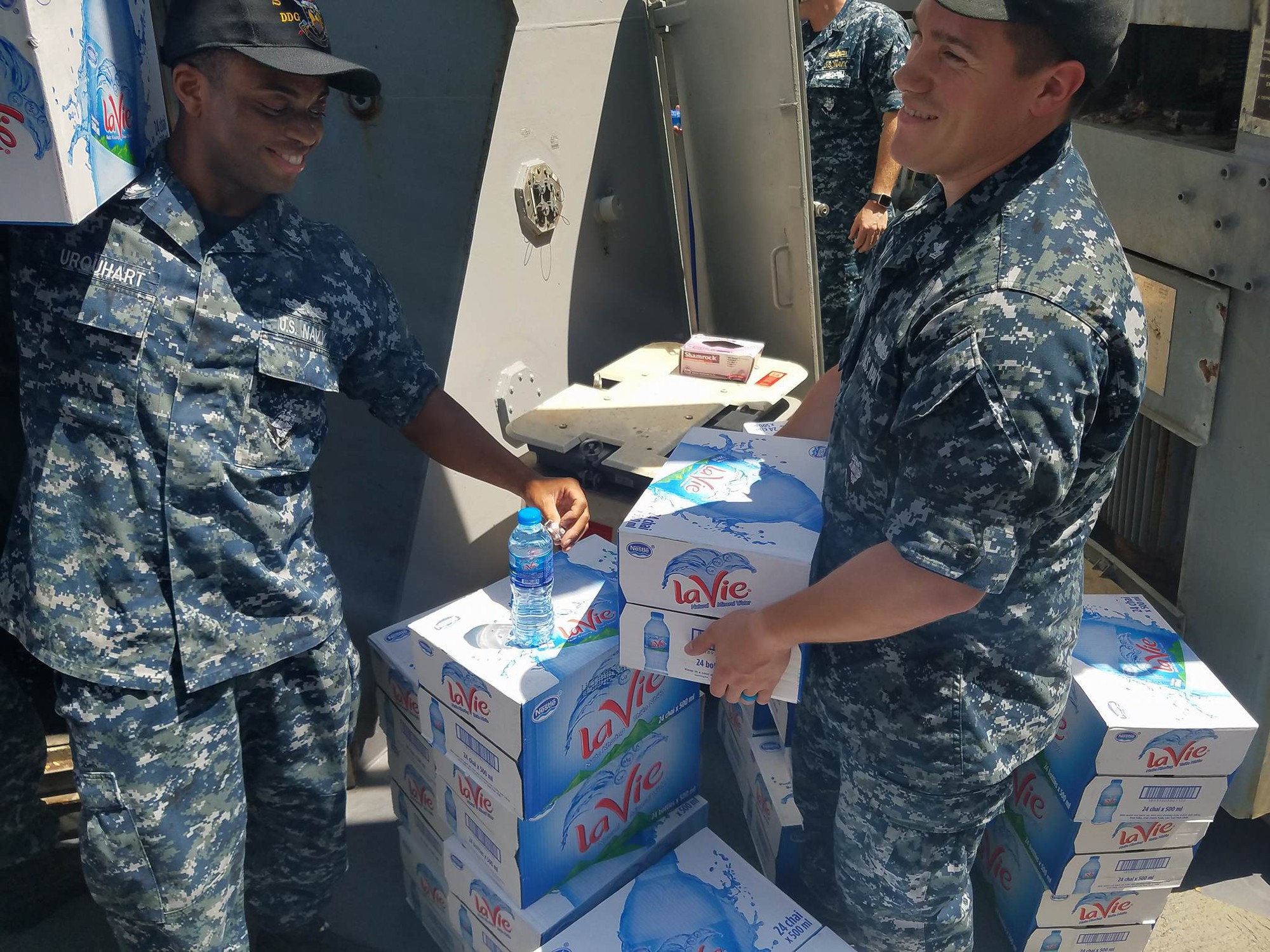 Mục kích dàn vũ khí biểu tượng cho sức mạnh Mỹ trên tàu khu trục USS Wayne E. Meyer - Ảnh 6. Mục kích dàn vũ khí biểu tượng cho sức mạnh Mỹ trên tàu khu trục USS Wayne E. Meyer - Ảnh 6.