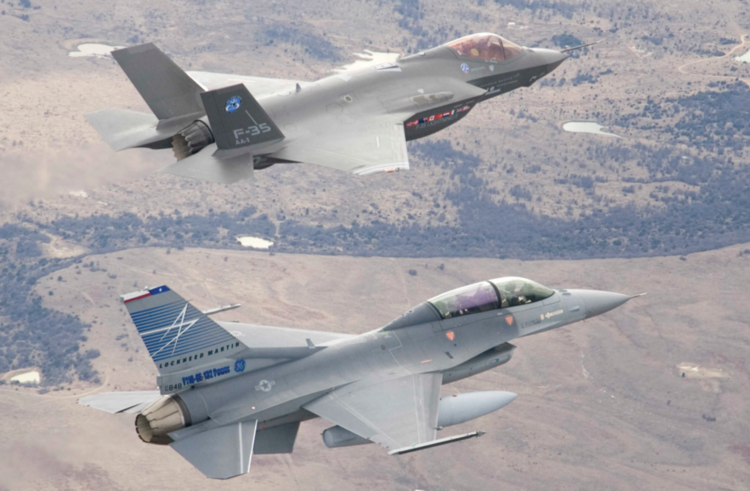 F-35 có thể đánh bại Su-57 mà không tốn một viên đạn: Tại sao? - Ảnh 1. F-35 có thể đánh bại Su-57 mà không tốn một viên đạn: Tại sao? - Ảnh 1.