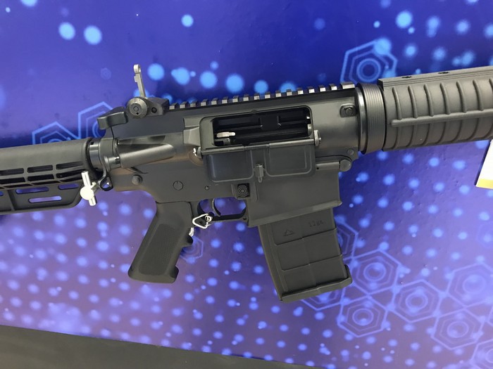 Vũ khí nhái của Trung Quốc tràn ngập triển lãm vũ khí quốc tế IWA 2018 - Ảnh 10. Vũ khí nhái của Trung Quốc tràn ngập triển lãm vũ khí quốc tế IWA 2018 - Ảnh 10.