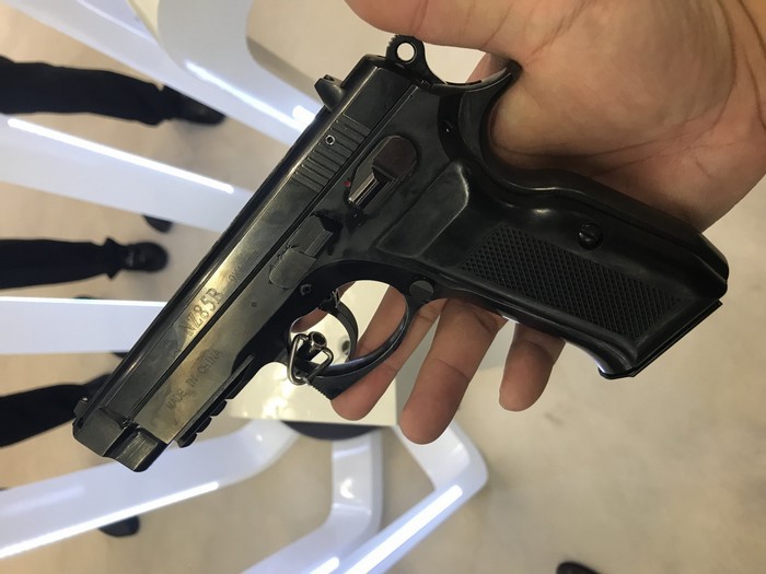 Vũ khí nhái của Trung Quốc tràn ngập triển lãm vũ khí quốc tế IWA 2018 - Ảnh 1. Vũ khí nhái của Trung Quốc tràn ngập triển lãm vũ khí quốc tế IWA 2018 - Ảnh 1.