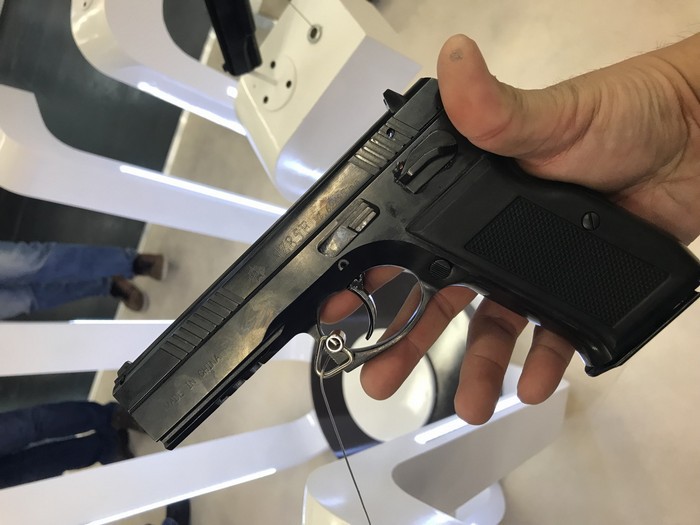 Vũ khí nhái của Trung Quốc tràn ngập triển lãm vũ khí quốc tế IWA 2018 - Ảnh 5. Vũ khí nhái của Trung Quốc tràn ngập triển lãm vũ khí quốc tế IWA 2018 - Ảnh 5.