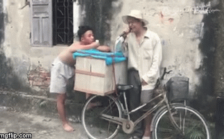 Điều gì khiến clip hát của anh chàng bán kem hút 2,5 triệu lượt xem sau nửa ngày đăng tải? Điều gì khiến clip hát của anh chàng bán kem hút 2,5 triệu lượt xem sau nửa ngày đăng tải?