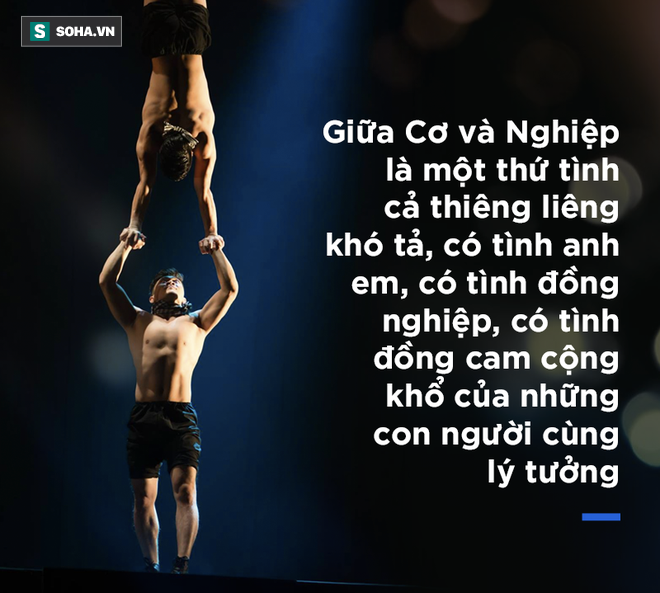 Cơ - Nghiệp: Gãy cổ vẫn diễn và nước mắt 2 người đàn ông vừa bước ra ánh sáng Britains Got Talent - Ảnh 1.