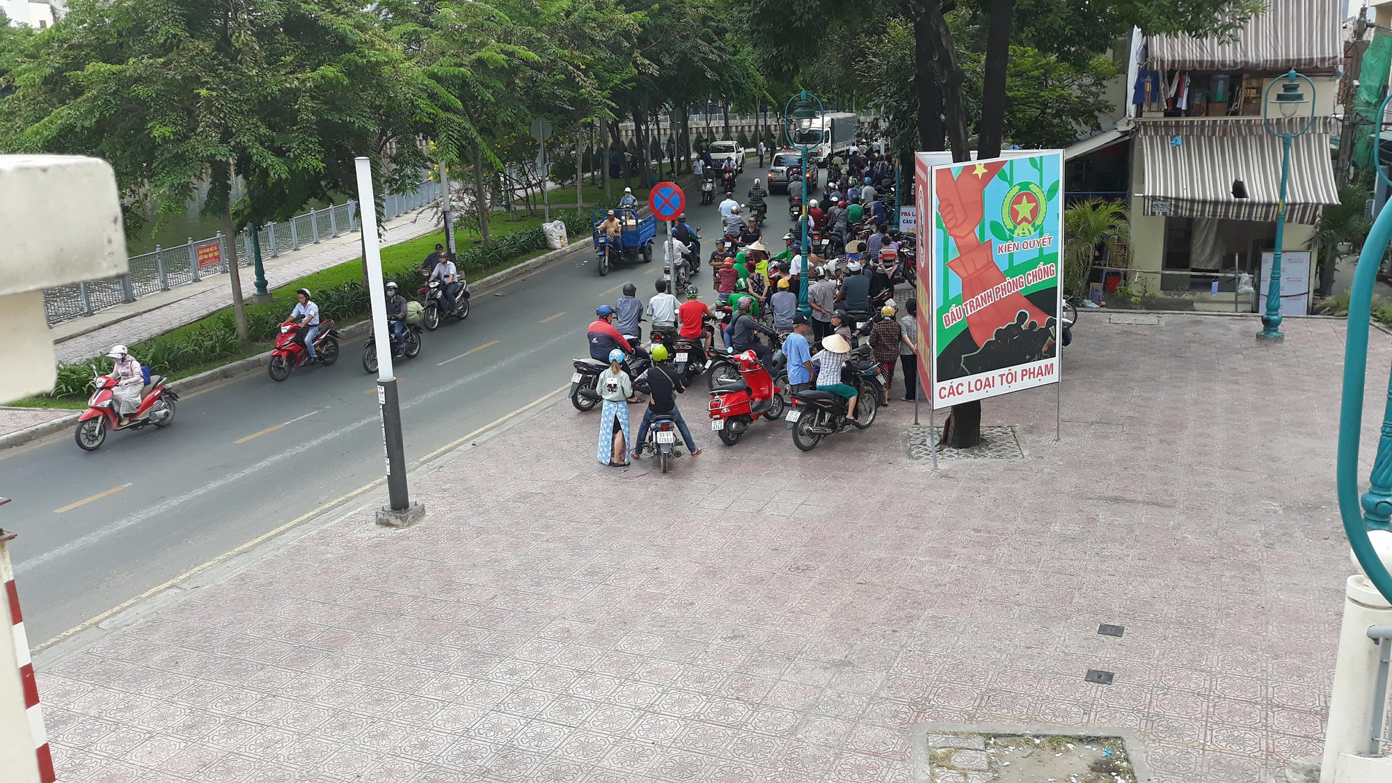 Nhân chứng kể phút thầy giáo sát hại người yêu trên đường ở Sài Gòn - ảnh 1 Nhân chứng kể phút thầy giáo sát hại người yêu trên đường ở Sài Gòn - Ảnh 1.
