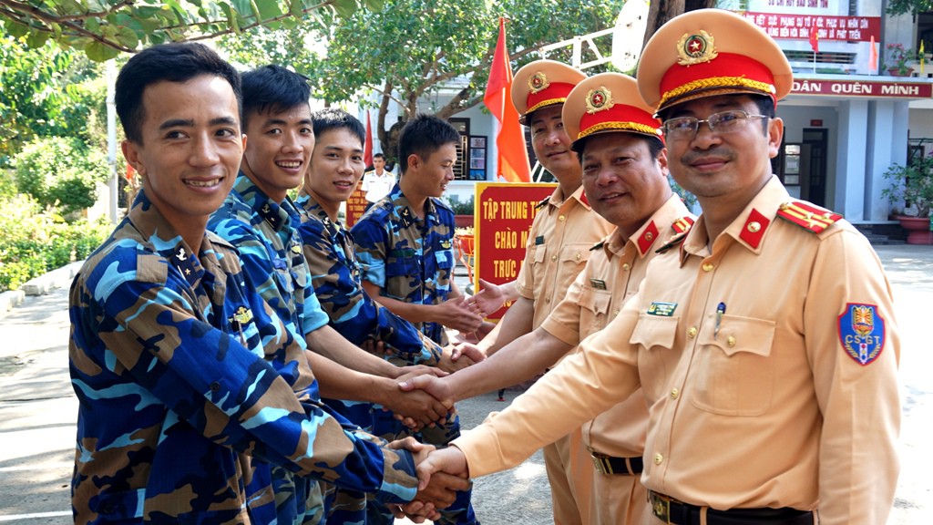 Cảnh sát giao thông ở Trường Sa và nhà giàn DK1 - Ảnh 1. Cảnh sát giao thông ở Trường Sa và nhà giàn DK1 - Ảnh 1.