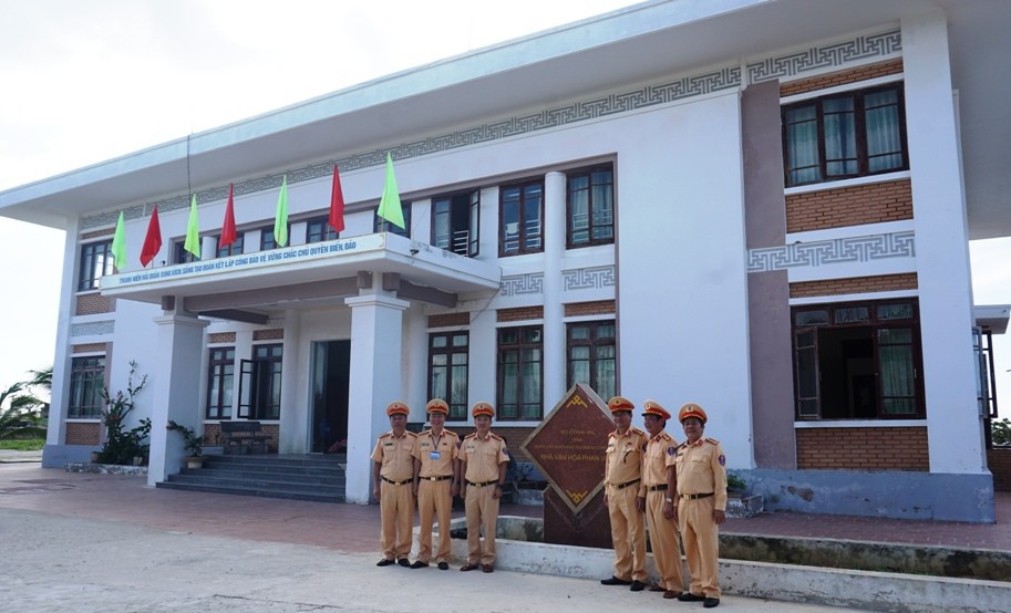 Cảnh sát giao thông ở Trường Sa và nhà giàn DK1 - Ảnh 8. Cảnh sát giao thông ở Trường Sa và nhà giàn DK1 - Ảnh 8.