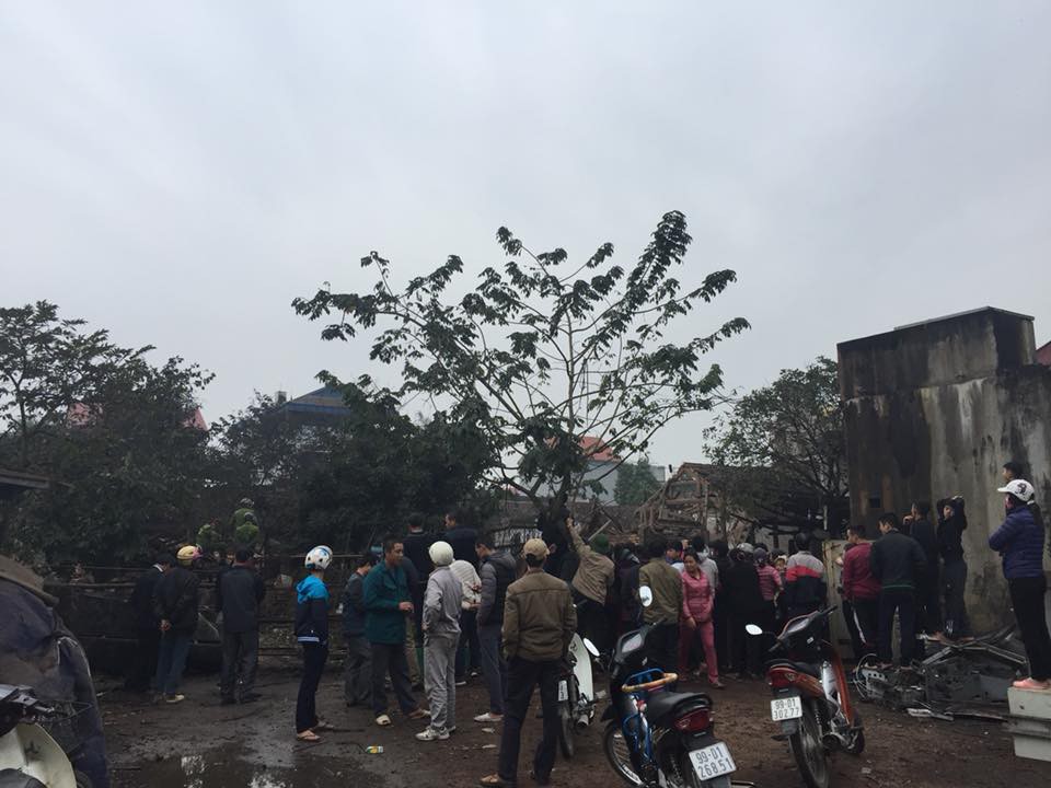 Hiện trường vụ nổ làm 2 người chết, 7 người bị thương, nhiều nhà dân bị tốc mái - Ảnh 4. Hiện trường vụ nổ làm 2 người chết, 7 người bị thương, nhiều nhà dân bị tốc mái - Ảnh 4.