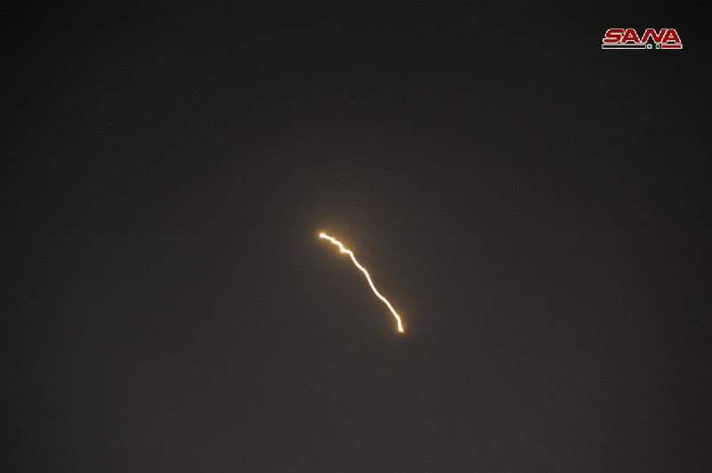 Đáp trả vụ tập kích 20 tên lửa, Israel hủy diệt trạm radar của Syria: Chiến sự nóng bỏng - Ảnh 6. Đáp trả vụ tập kích 20 tên lửa, Israel hủy diệt trạm radar của Syria: Chiến sự nóng bỏng - Ảnh 6.