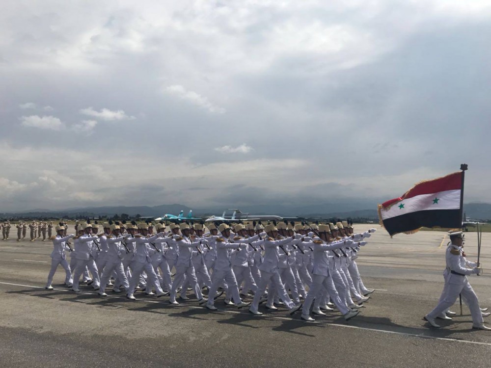 Nga duyệt binh tại Syria: Khoe vũ khí trong chiến sự nóng bỏng - Sẵn sàng chiến đấu cao - Ảnh 6. Nga duyệt binh tại Syria: Khoe vũ khí trong chiến sự nóng bỏng - Sẵn sàng chiến đấu cao - Ảnh 6.