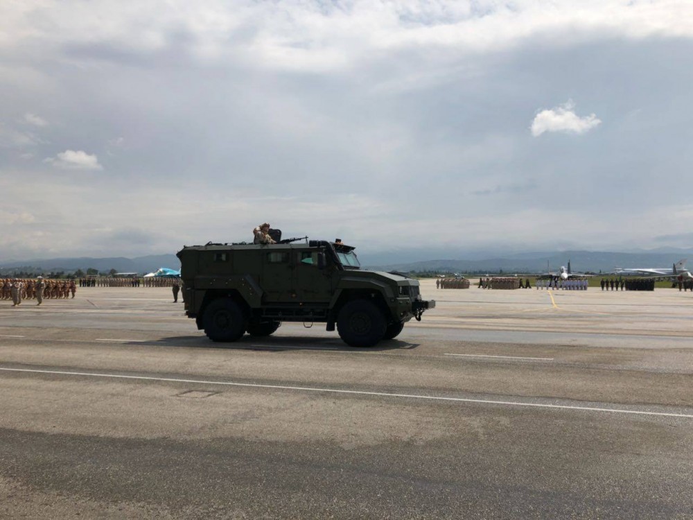 Nga duyệt binh tại Syria: Khoe vũ khí trong chiến sự nóng bỏng - Sẵn sàng chiến đấu cao - Ảnh 7. Nga duyệt binh tại Syria: Khoe vũ khí trong chiến sự nóng bỏng - Sẵn sàng chiến đấu cao - Ảnh 7.