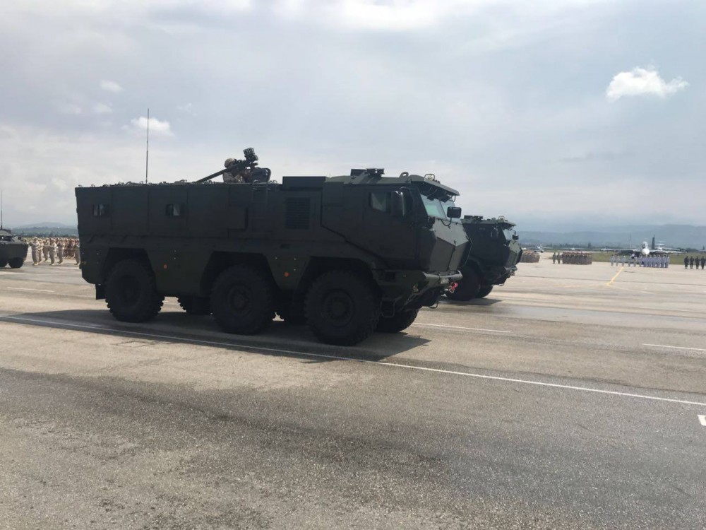 Nga duyệt binh tại Syria: Khoe vũ khí trong chiến sự nóng bỏng - Sẵn sàng chiến đấu cao - Ảnh 8. Nga duyệt binh tại Syria: Khoe vũ khí trong chiến sự nóng bỏng - Sẵn sàng chiến đấu cao - Ảnh 8.