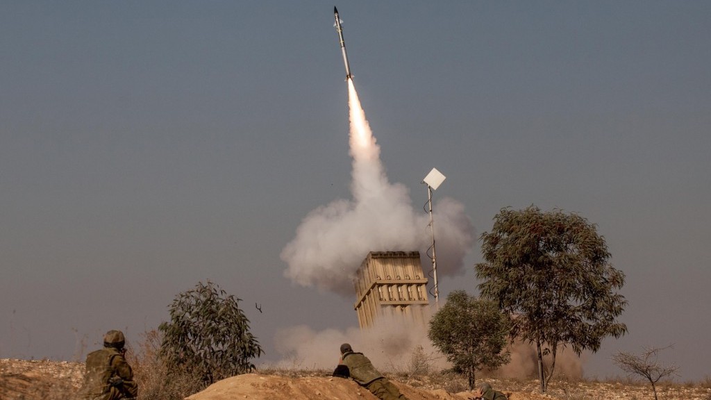 Vòm Sắt Israel chỉ đánh chặn được 4 quả rocket của Syria: Sự thật nào còn ở phía sau? - Ảnh 1. Vòm Sắt Israel chỉ đánh chặn được 4 quả rocket của Syria: Sự thật nào còn ở phía sau? - Ảnh 1.