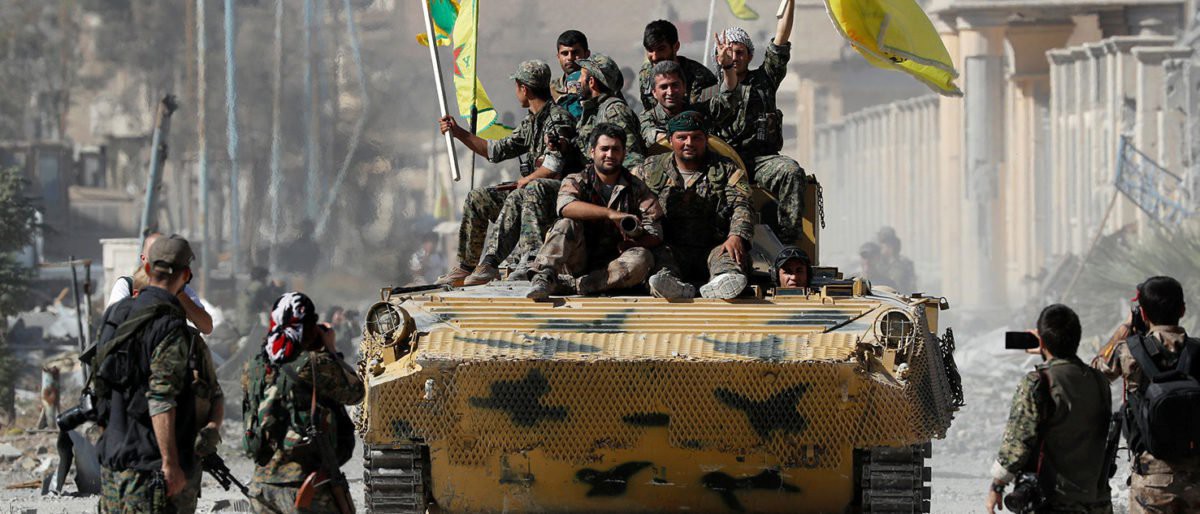 Đột nhiên đánh lẫn nhau bên sông Euphrates, các đồng minh của Mỹ ở Syria đổ máu - Ảnh 1. Đột nhiên đánh lẫn nhau bên sông Euphrates, các đồng minh của Mỹ ở Syria đổ máu - Ảnh 1.