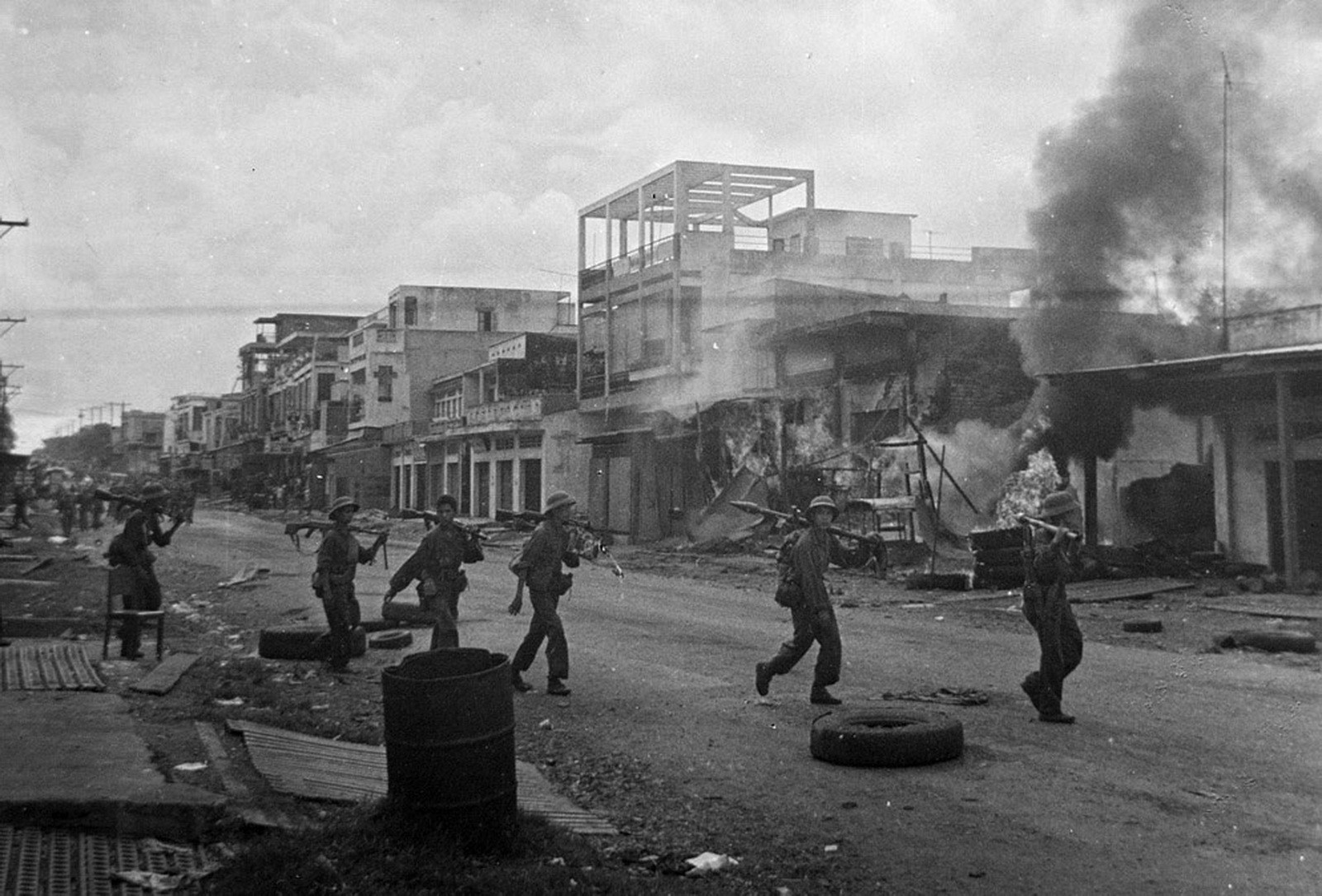 Giải phóng Trường Sa: Phải chuẩn bị gấp và bí mật, chỉ để cán bộ có trách nhiệm biết - Ảnh 3. Giải phóng Trường Sa: Phải chuẩn bị gấp và bí mật, chỉ để cán bộ có trách nhiệm biết - Ảnh 3.