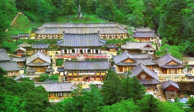 Kỳ vĩ những ngôi chùa Phật giáo nổi tiếng nhất thế giới - Ảnh 1.