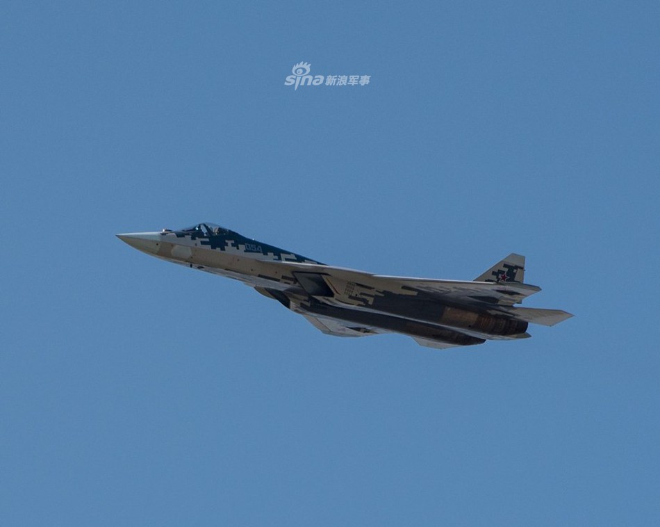 Nga mang Su-57 ra diễu binh khi vẫn chưa hoàn thiện? - Ảnh 1. Nga mang Su-57 ra diễu binh khi vẫn chưa hoàn thiện? - Ảnh 1.