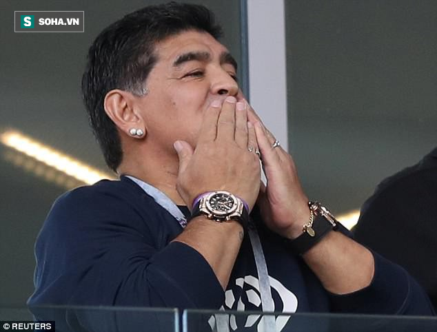Maradona bị 2 nhà báo nữ tố phân biệt chủng tộc với fan Hàn Quốc 1